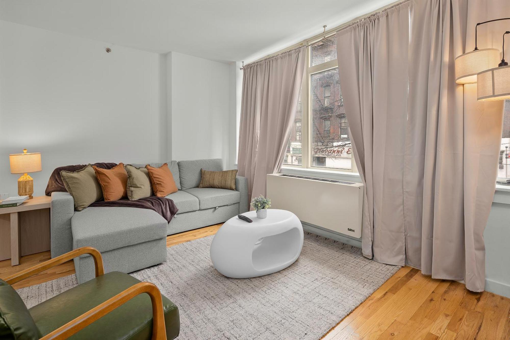 Pangsapuri Modern 2br Steps From New York's Iconic Broadway